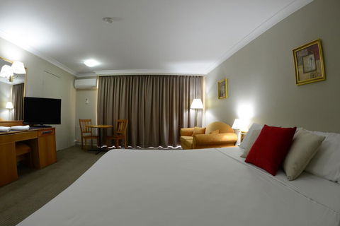 Club Inn Motel - ACT Tourism 1
