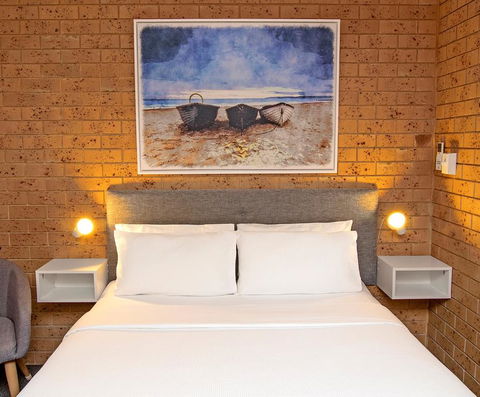 Coast Inn Motel - ACT Tourism 0