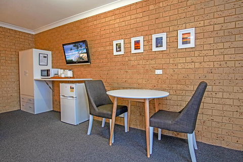 Coast Inn Motel - ACT Tourism 1