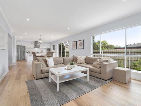 Coastal Luxury Retreat - ACT Tourism 1