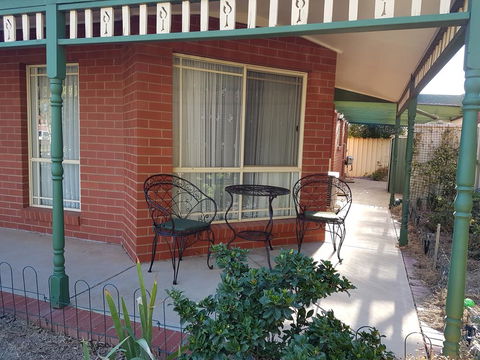 Cobram Cottage - ACT Tourism 1