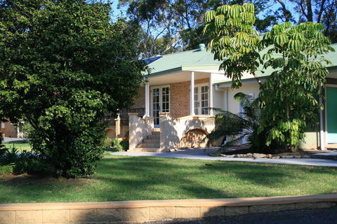 Colin's Garden - ACT Tourism 0