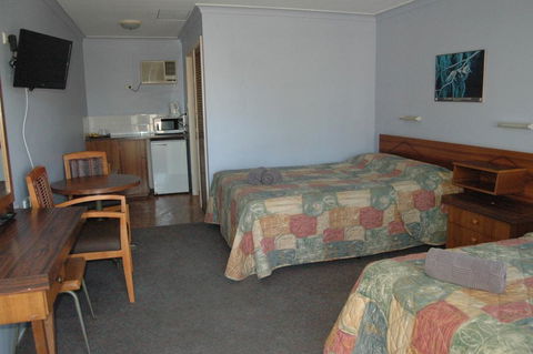 Collie Motel - ACT Tourism 1