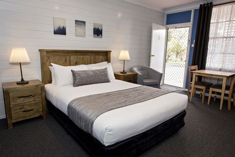 Colonial Motel & Apartments - ACT Tourism 1