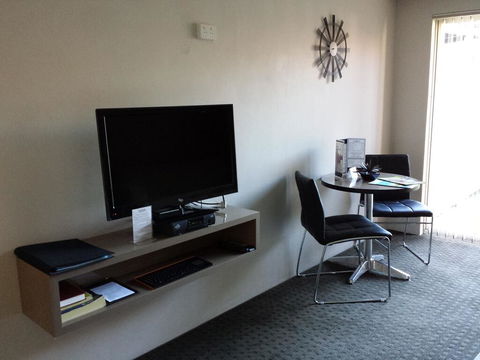 Comfort Inn Towradgi Beach - ACT Tourism 0