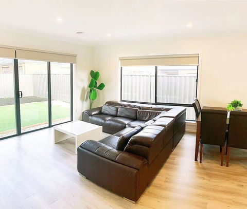 Comfortable 4BR 2Bath House Tarneit Melbourne - ACT Tourism 3