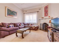 Comfy family home in chill beachside neighbourhood