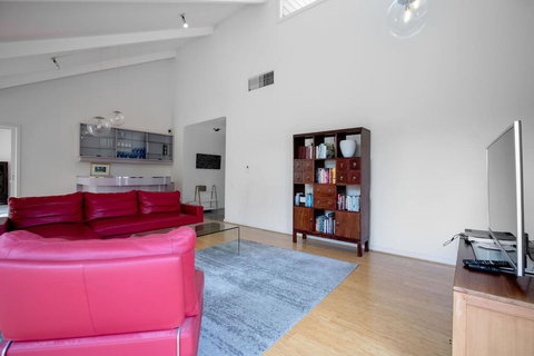 Comfy Holiday House With Pool@Rosanna - ACT Tourism 3