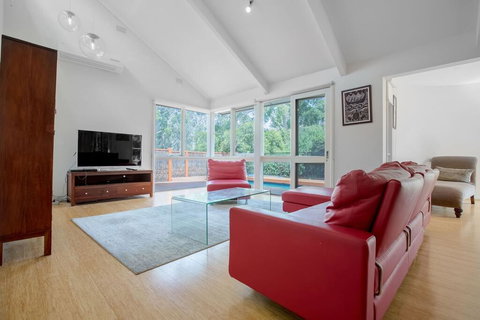 Comfy Holiday House With Pool@Rosanna - ACT Tourism 2