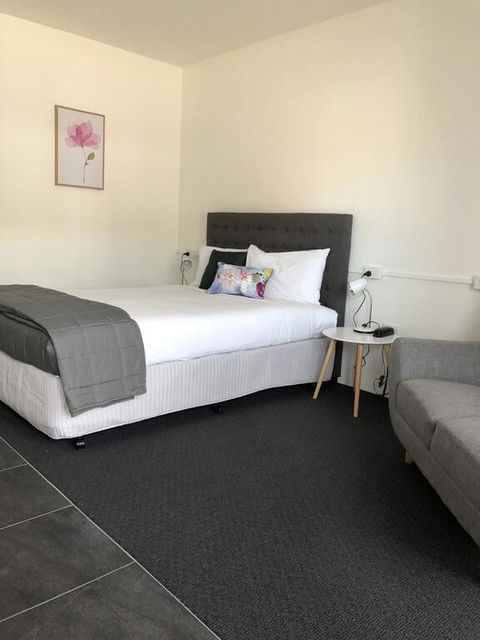 Commodore Motor Inn - ACT Tourism 2
