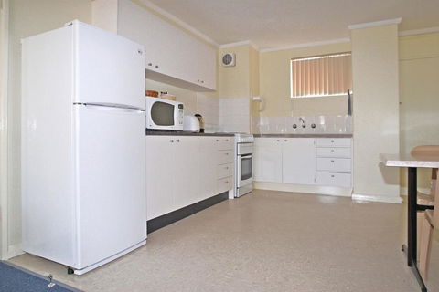 Como Apartments - Geraldton - ACT Tourism 1