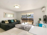 Contemporary 2 Bedroom Beachfront Apartment