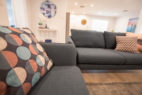 Contemporary Esprit With River Reserve Access - ACT Tourism 0