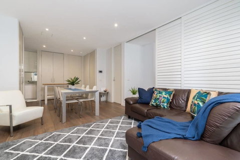 Convenience And Luxury In Carnegie - ACT Tourism 0