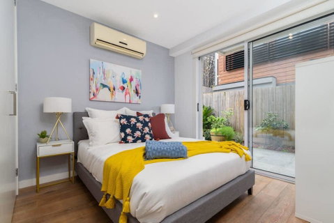 Convenience And Luxury In Carnegie - ACT Tourism 2