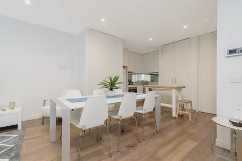 Convenience And Luxury In Carnegie - ACT Tourism 1