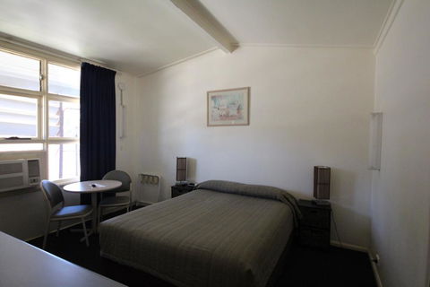 Coolabah Motel - ACT Tourism 1