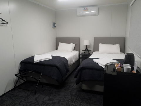 Cornwall House Accommodation - ACT Tourism 1