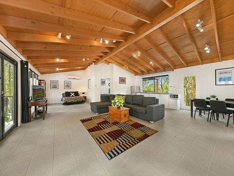 Corroboree Spa Cabin- Eaglereach - ACT Tourism 0