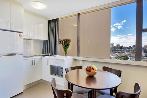 Cosmopolitan Apartment At College St - ACT Tourism 0
