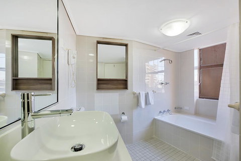 Cosmopolitan Apartment At College St - ACT Tourism 3