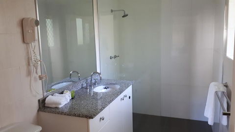 Costa Royale Trinity Beach - ACT Tourism 1