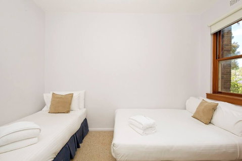 Cosy 2BR Plus Parking In Nth Sydney - ACT Tourism 3