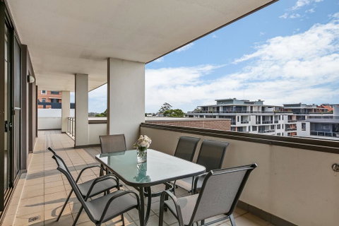 Cosy 3BR Penthouse Close To Westfield And Train - ACT Tourism 2