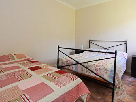 Cosy Cottage By The Sea - ACT Tourism 3