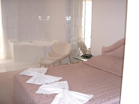 Cottonwood Motor Inn - ACT Tourism 1