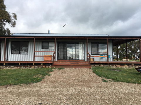 Country Cabin With Mountain Views Close To Ballarat - ACT Tourism 1