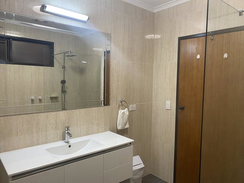 Country Plaza Halls Gap - ACT Tourism 1