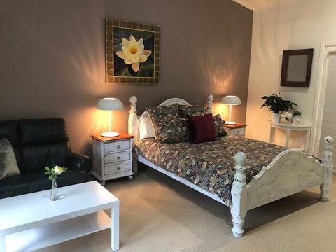 Country Retreat - ACT Tourism 0