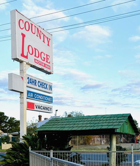 County Lodge Motor Inn - ACT Tourism 3
