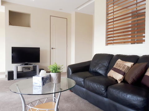 Couples Retreat With Mountain View Near Hobart - ACT Tourism 3