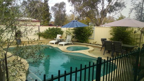 Courtsidecottage Bed And Breakfast - ACT Tourism 1
