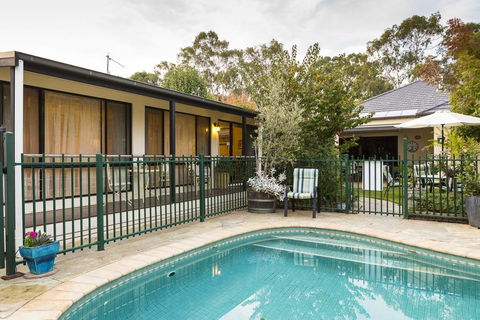 Courtsidecottage Bed And Breakfast - ACT Tourism 0