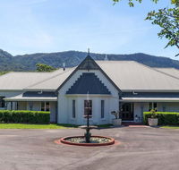 Cowley House - stunning entertainer views pool - ACT Tourism