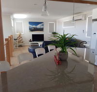 Cozzys Condo Luxury Beach House - ACT Tourism