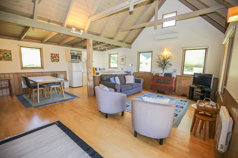 Crabapple Cottage - ACT Tourism 1