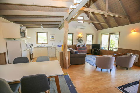 Crabapple Cottage - ACT Tourism 3