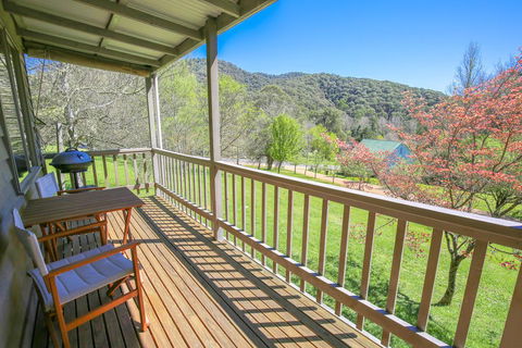Crabapple Cottage - ACT Tourism 0