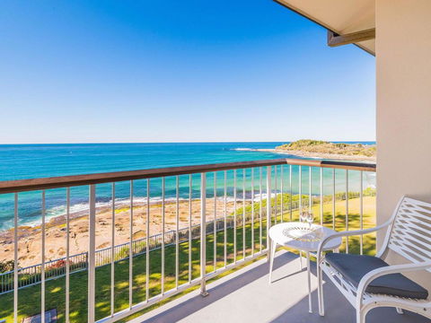 Craigmore On The Beach Unit 13 - Views Views - ACT Tourism 0