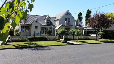 Creek Cottage Bed And Breakfast - ACT Tourism 0