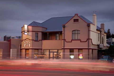 Cross Keys Hotel - ACT Tourism 0
