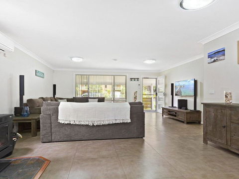 Currambene Cottage - All About Location - ACT Tourism 1