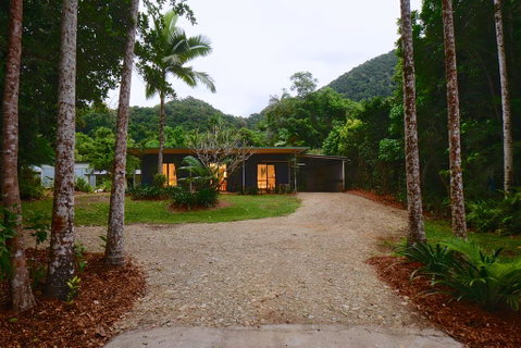 Daintree Rainforest Beach House - ACT Tourism 0