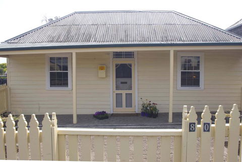 Darcy's Cottage On Piper - ACT Tourism 0