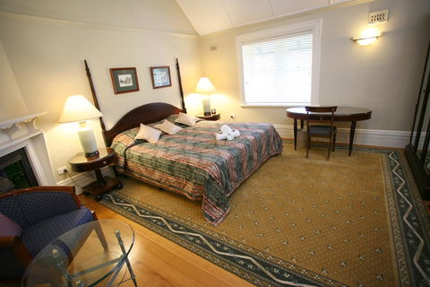 Darcy's Hotel - ACT Tourism 3