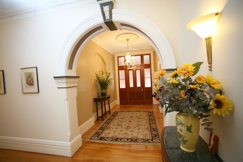 Darcy's Hotel - ACT Tourism 0